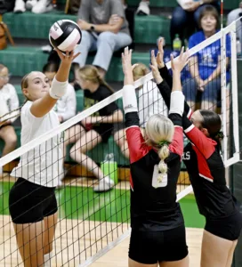 Gaels win tight 5 set match